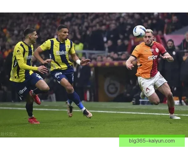 英超欧联席位竞争激烈，各队表现稳健势头引人关注